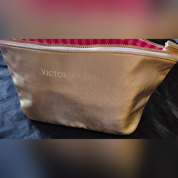 ✨💖 Victoria's Secret - Gold Metallic Zipper Cosmetic Bag – NWT 💖✨ - Picture 2 of 11